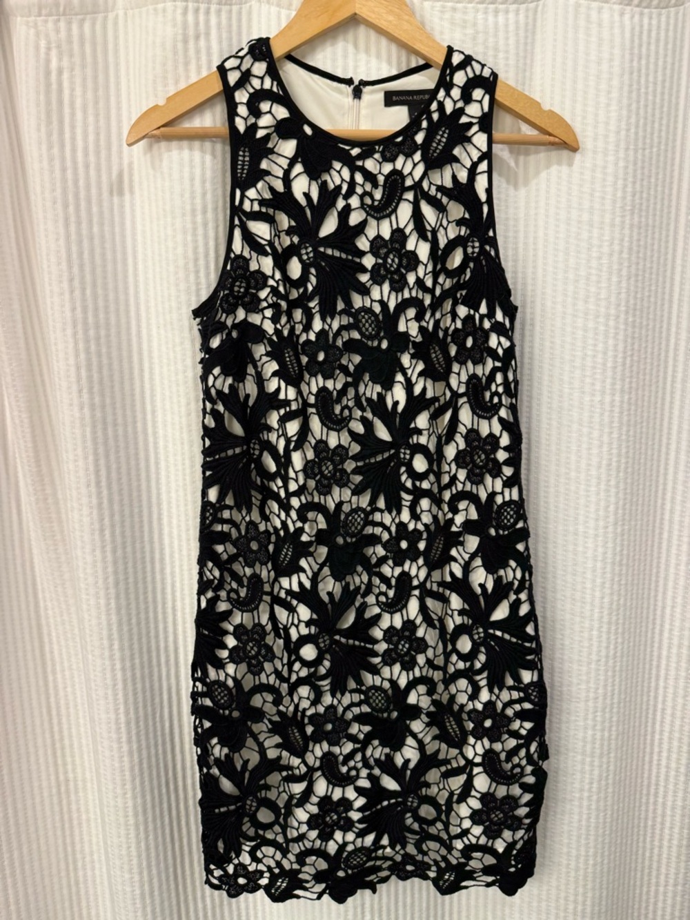 Banana Republic Black Lace Overlay Dress with Ivory Lining - size 4